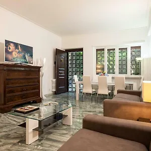 Vatican 307 Apartment